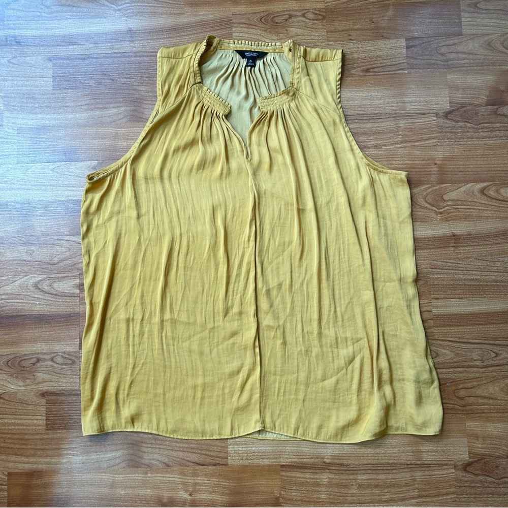3/$20 Vera Wang gold yellow blouse